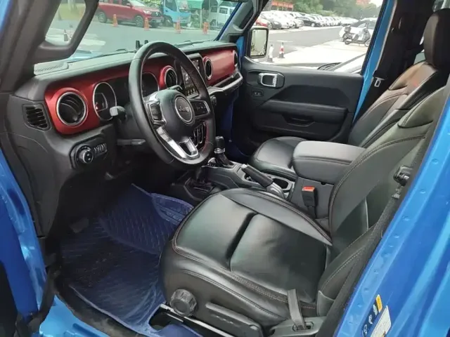 Jeep Wrangler — Фото автомобиля 14