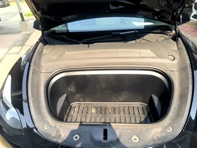 Tesla Model Y — Фото автомобиля 19