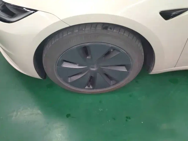Tesla Model 3 — Фото автомобиля 22