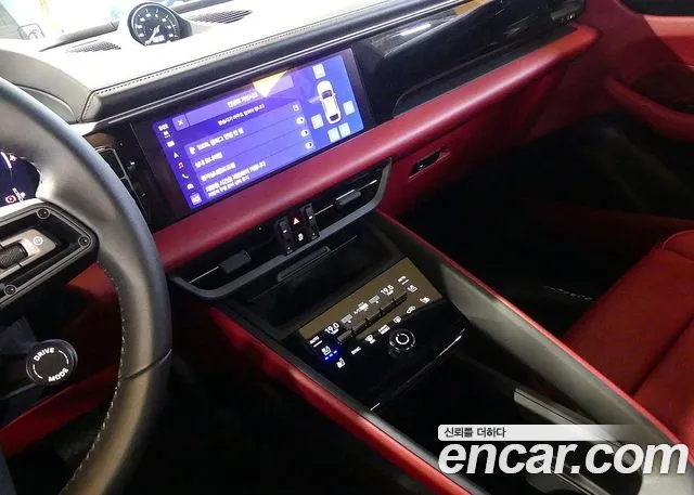 Porsche Macan Electric — Фото автомобиля 14
