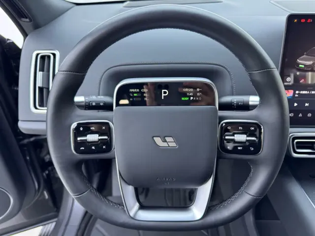Li Auto L9 — Фото автомобиля 11