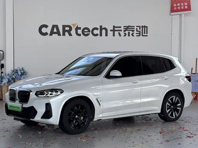 Фотография автомобиля — BMW iX3