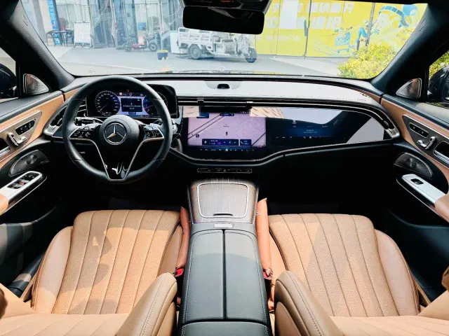 Mercedes-Benz E-Class — Фото автомобиля 14