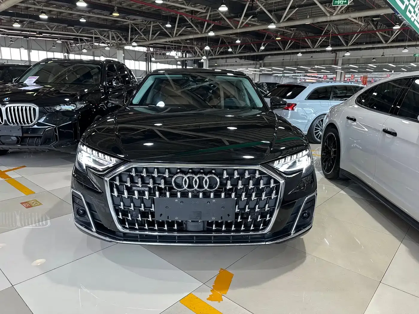 Фотография автомобиля — Audi A8