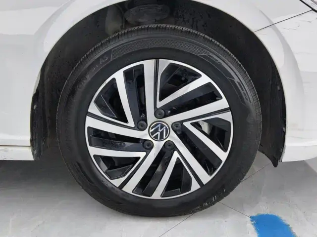 Volkswagen Lavida — Фото автомобиля 6