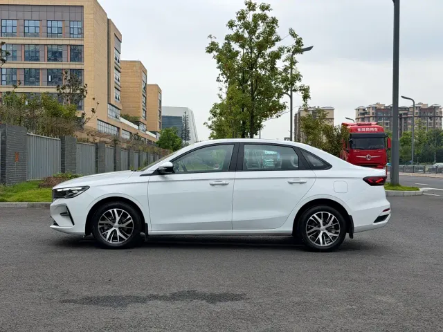 Geely Emgrand — Фото автомобиля 18