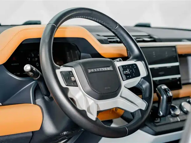 Land Rover Defender — Фото автомобиля 12