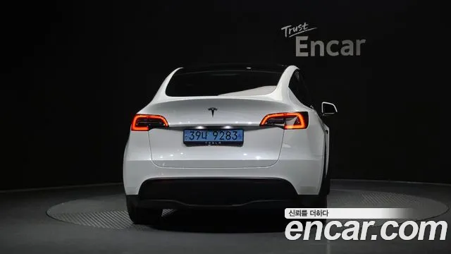 Tesla Model Y — Фото автомобиля 4