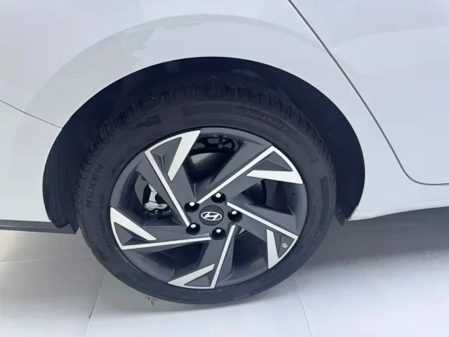Hyundai Elantra — Фото автомобиля 14