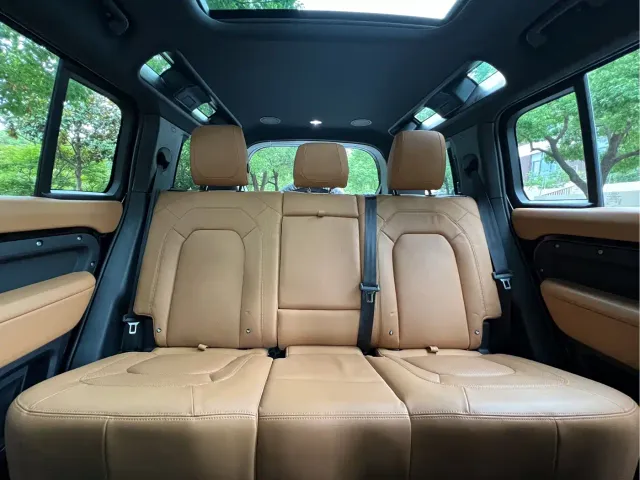 Land Rover Defender — Фото автомобиля 8