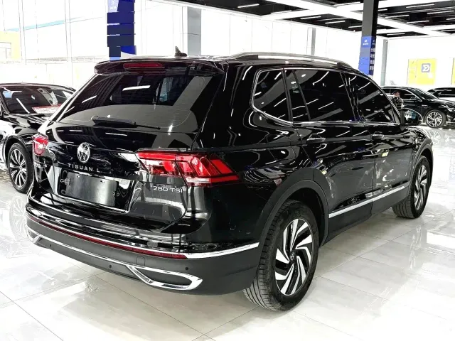 Volkswagen Tiguan L — Фото автомобиля 12
