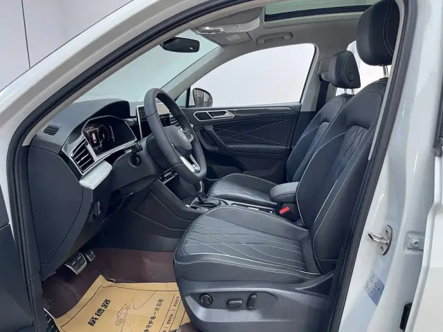 Volkswagen Tiguan L — Фото автомобиля 12