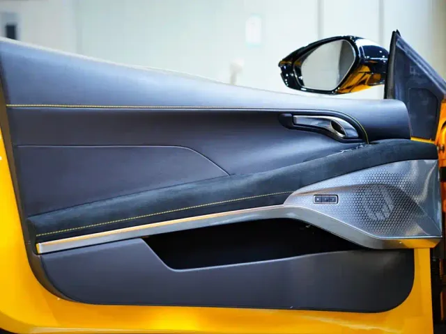 Lotus Emira — Фото автомобиля 18