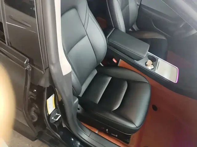 Tesla Model 3 — Фото автомобиля 24