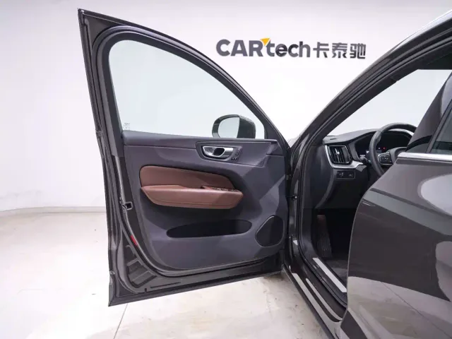 Volvo XC60 — Фото автомобиля 10