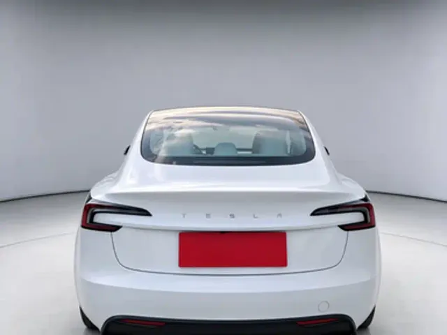 Tesla Model 3 — Фото автомобиля 5