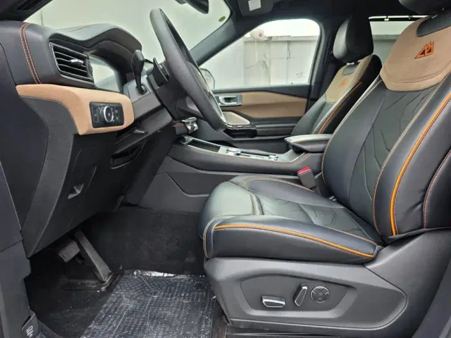 Ford Explorer — Фото автомобиля 8