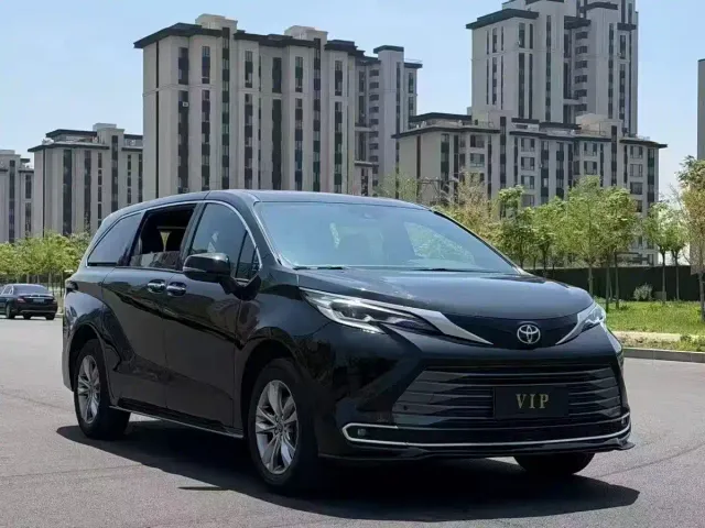Toyota Sienna — Фото автомобиля 3