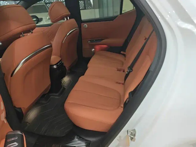 Changan Qiyuan E07 — Фото автомобиля 16
