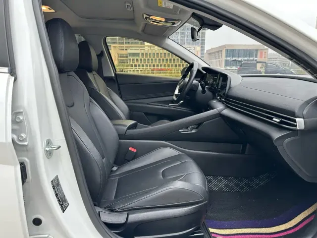 Hyundai Elantra — Фото автомобиля 19