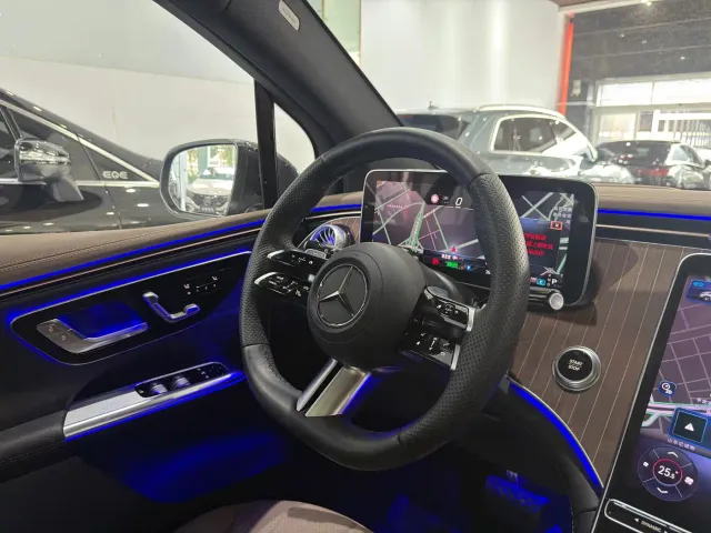 Mercedes-Benz EQE SUV — Фото автомобиля 5