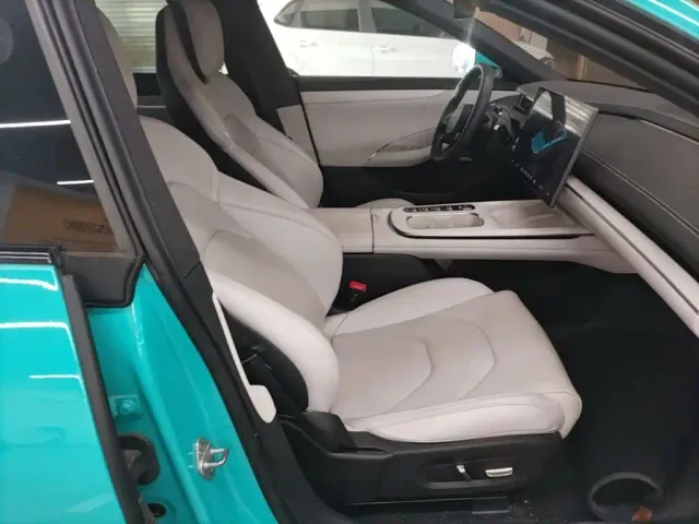 Xiaomi SU7 — Фото автомобиля 24