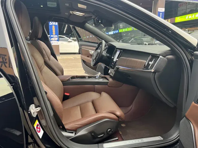 Volvo S90 — Фото автомобиля 13