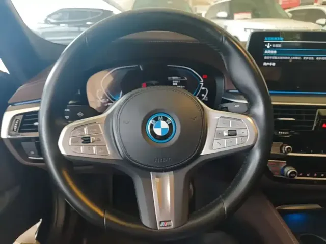 BMW 5 Series — Фото автомобиля 5