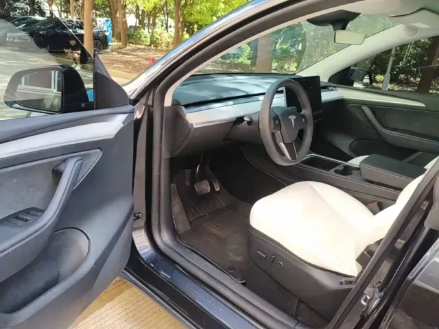 Tesla Model Y — Фото автомобиля 15