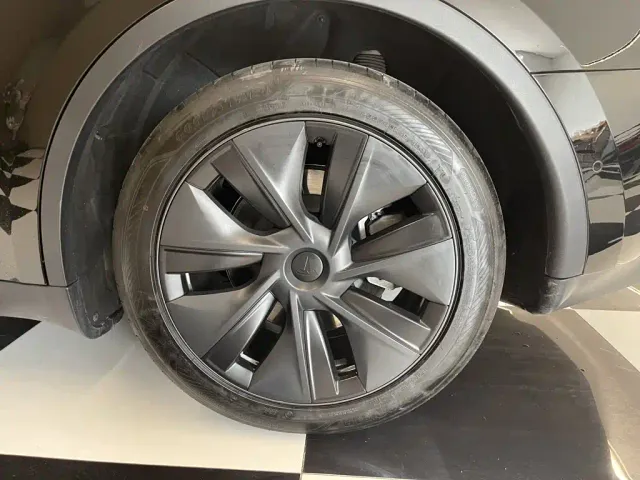 Tesla Model Y — Фото автомобиля 11