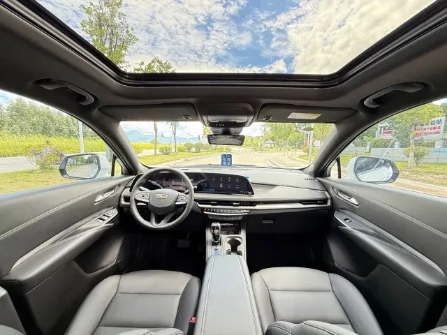 Cadillac XT4 — Фото автомобиля 7
