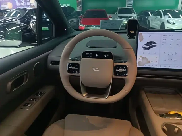 Li Auto i6 — Фото автомобиля 10
