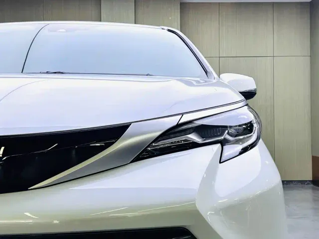 Toyota Sienna — Фото автомобиля 7