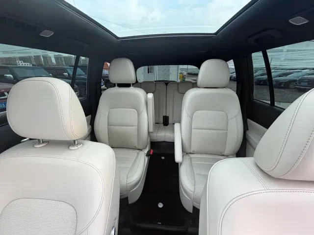 Li Auto ONE — Фото автомобиля 10