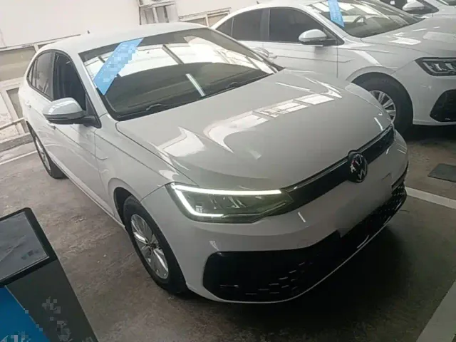 Volkswagen Lavida — Фото автомобиля 3