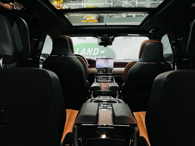 Lincoln Navigator — Фото автомобиля 17