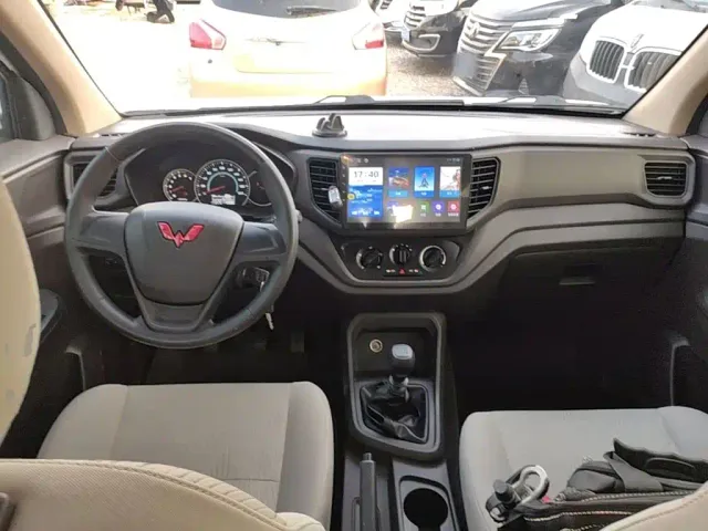 Wuling Hongguang V — Фото автомобиля 9