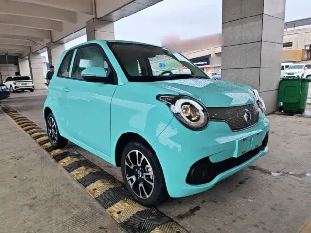 Huachen Xinyi i03 — Фото автомобиля 3