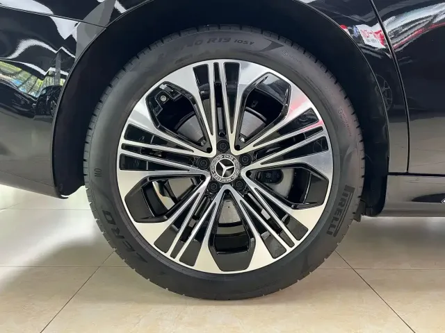 Mercedes-Benz E-Class — Фото автомобиля 27