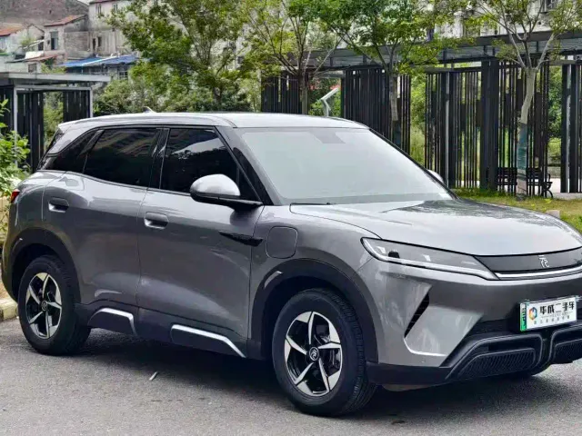BYD Yuan UP — Фото автомобиля 3