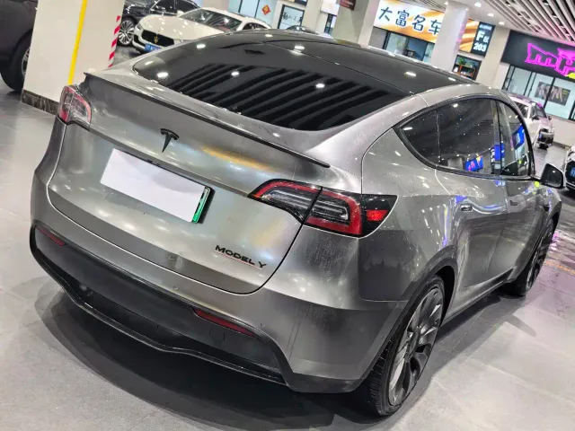 Tesla Model Y — Фото автомобиля 4