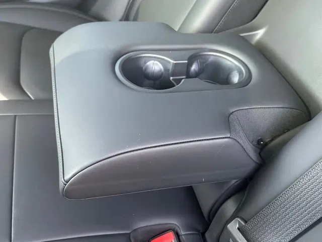Tesla Model Y — Фото автомобиля 18