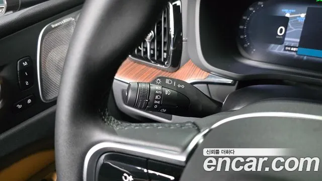 Вольво XC60 — Фото автомобиля 29