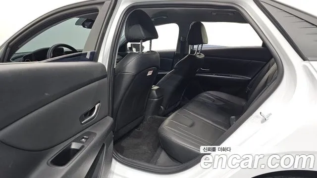 Hyundai Avante CN7 — Фото автомобиля 11