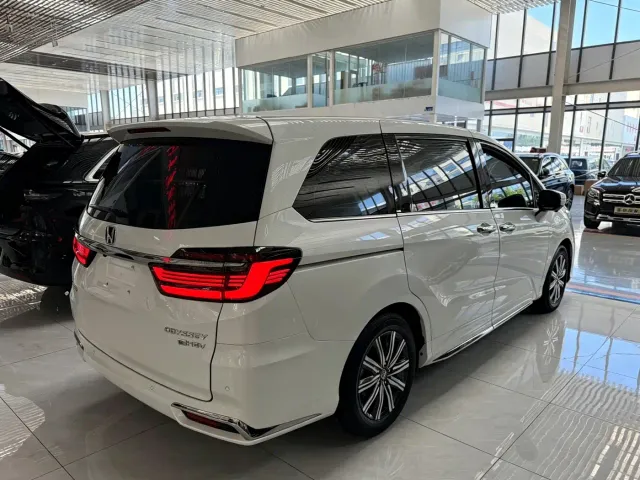 Honda Odyssey — Фото автомобиля 15