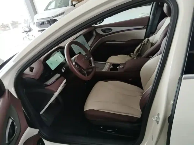 BYD Seal 07 DM-i — Фото автомобиля 14