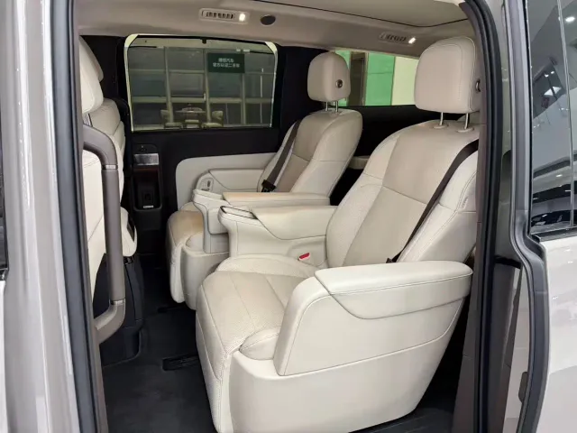 Li Auto MEGA — Фото автомобиля 10