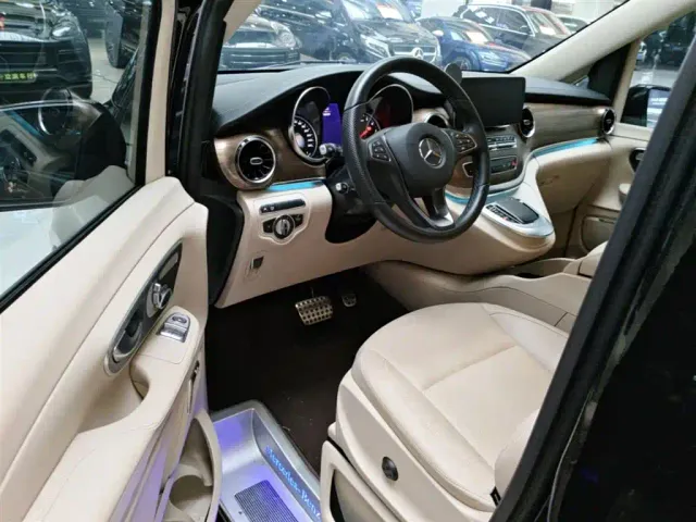 Mercedes-Benz V-Class — Фото автомобиля 11