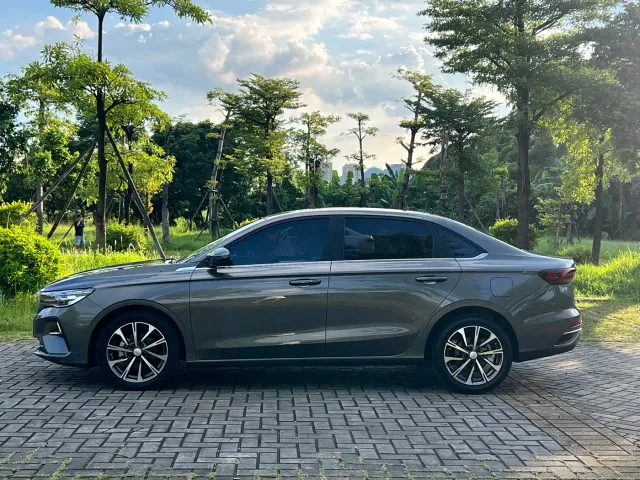 Geely Emgrand — Фото автомобиля 8