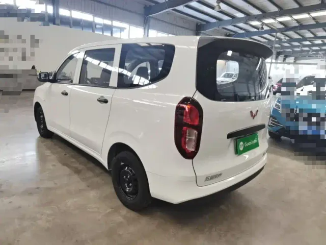 Wuling Hongguang — Фото автомобиля 4